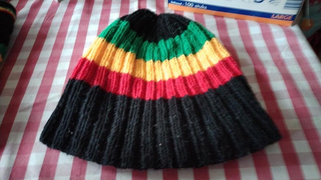 2 Bob Marley mutsen
Samen 10 euro
Ook voor dames, Ophalen