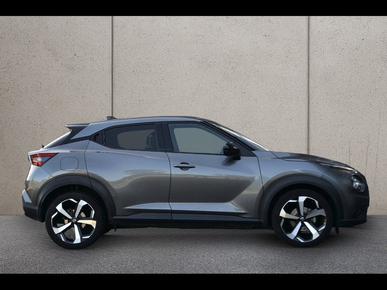 Foto 3 van Nissan Juke 1.0 DIG-T Tekna Automaat | Navigatie | Stoelverw
