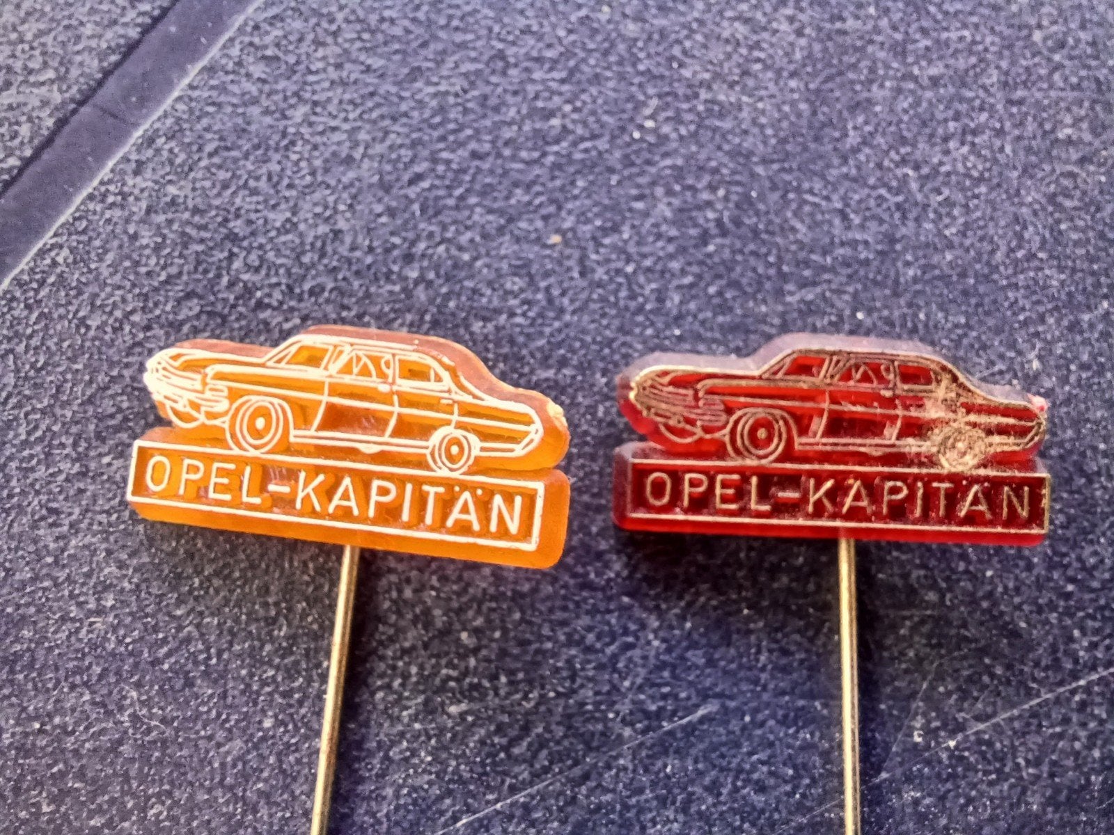 2 Speldjes Opel Kapitan, Verzamelen, Ophalen of Verzenden, Gebruikt, Transport, Speldje of Pin