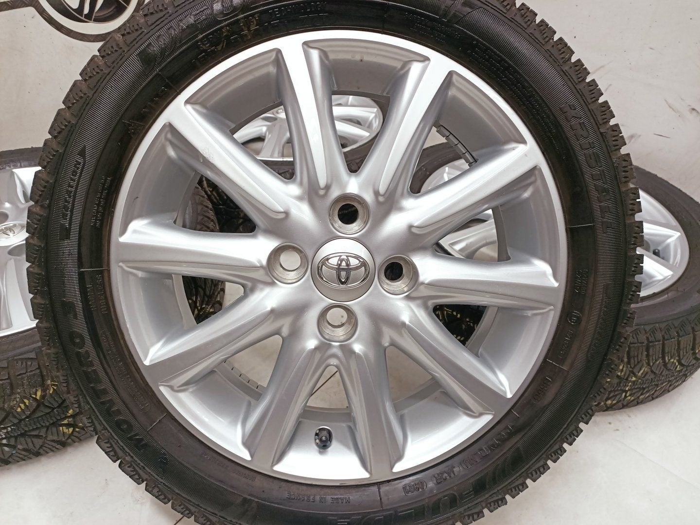 Toyota Aygo lichtmetaal velgen 15"inch winterbanden 4x100, Gebruikt, 15 inch, -, -