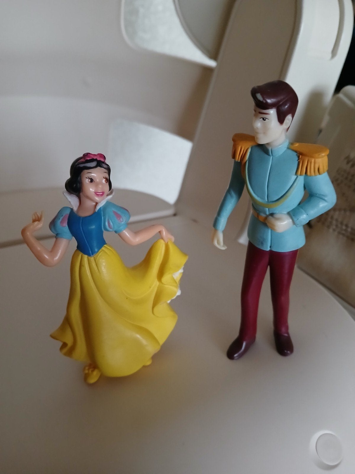 DISNEY POPPETJES SNEEUWWITJE EN PRINS., Verzamelen, Disney, Ophalen of Verzenden, Sneeuwwitje of Doornroosje, Zo goed als nieuw