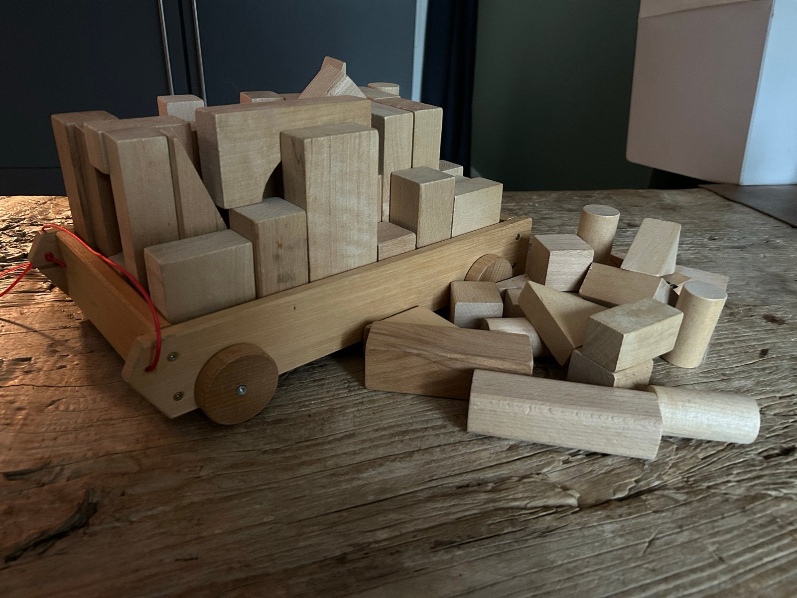 Houten trekkar met bouwblokken van De Bolder, Ophalen of Verzenden, Gebruikt, Duw- of Trekspeelgoed
