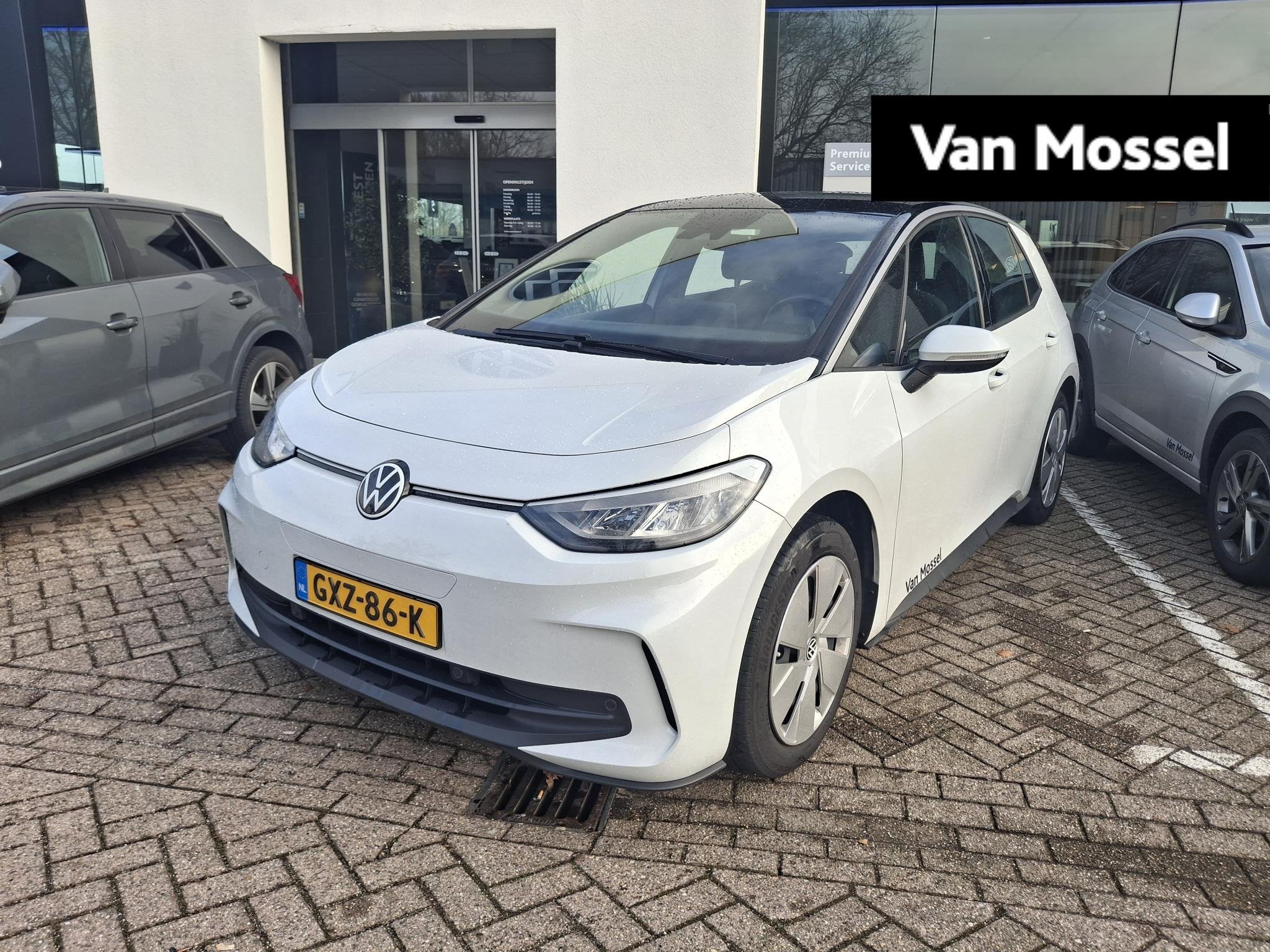 Volkswagen ID.3 Pure Oranje Edition 52 kWh | DEMO | PARKEERS, Automaat, 12 maanden, Parkeersensor, ID.3