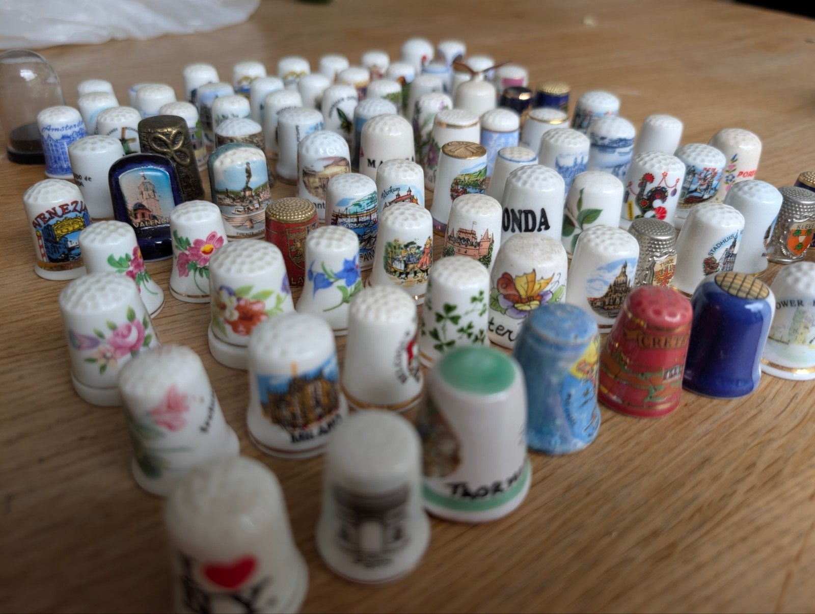 Verzameling vintage vingerhoedjes – porselein & metaal, Verzamelen, Ophalen of Verzenden, Gebruikt