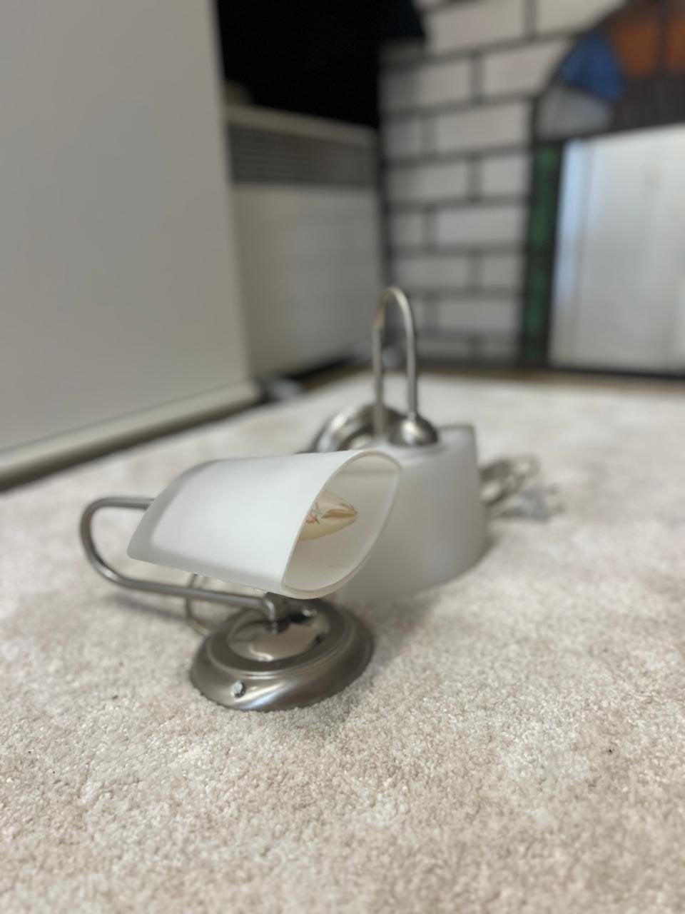 Moderne wandlamp met matglazen kap - Gebruikt, Huis en Inrichting, Ophalen, Gebruikt, Glas, Wandlamp