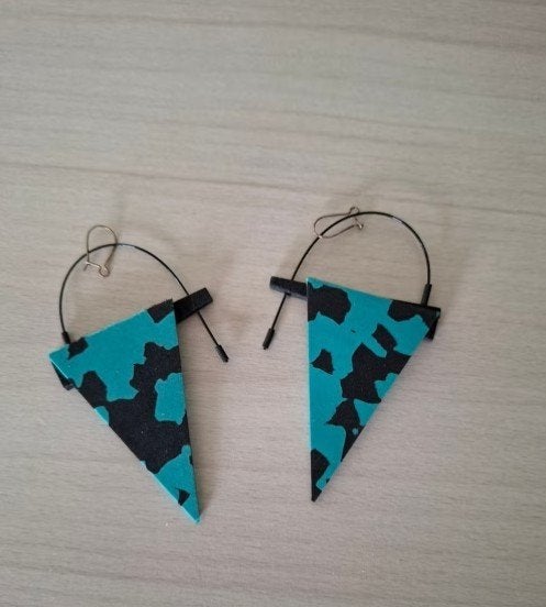 Groen met zwarte oorbellen, Sieraden, Tassen en Uiterlijk, Oorbellen, Overige materialen, Hangers, Ophalen of Verzenden, Zo goed als nieuw