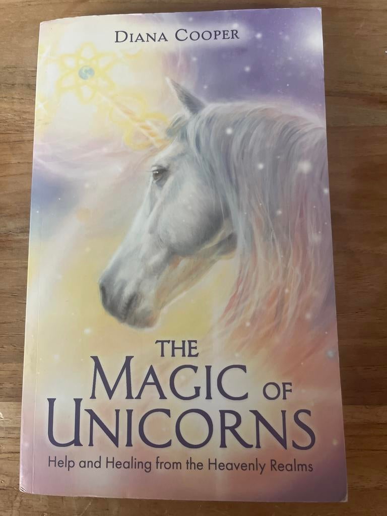 The Magic of Unicorns - Diana Cooper, Boeken, Ophalen of Verzenden, Gelezen, Spiritualiteit algemeen, Achtergrond en Informatie