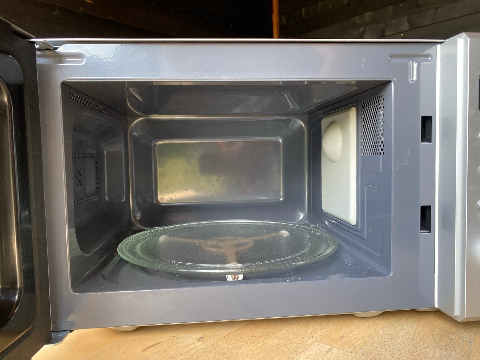Inventum MN207S Magnetron - Zo goed als nieuw, Witgoed en Apparatuur, Magnetrons, Ophalen, Draaiplateau, Magnetron, Zo goed als nieuw