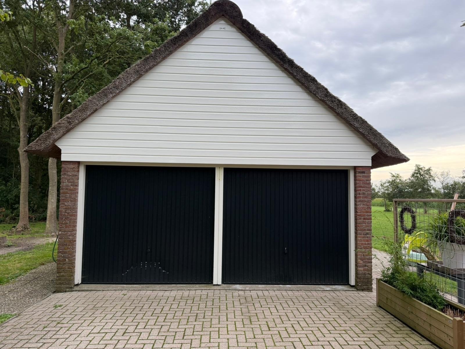 Dubbele garage deur kanteldeur garagedeur, Ophalen, 120 cm of meer, Garagedeur, 215 cm of meer