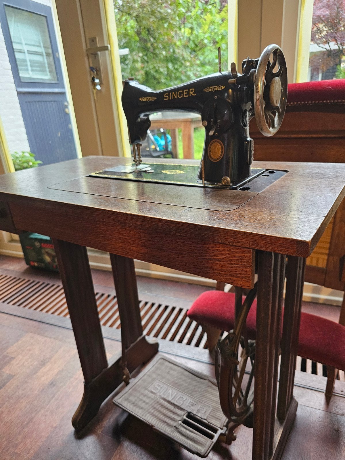 antieke naaimachine, Ophalen