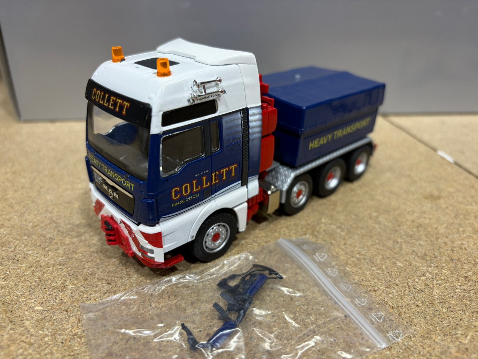 MAN TGX CONRAD 8x4 ZWAAR TRANSPORT, Hobby en Vrije tijd, Modelauto's | 1:50, Ophalen of Verzenden, Nieuw, Bus of Vrachtwagen, Conrad