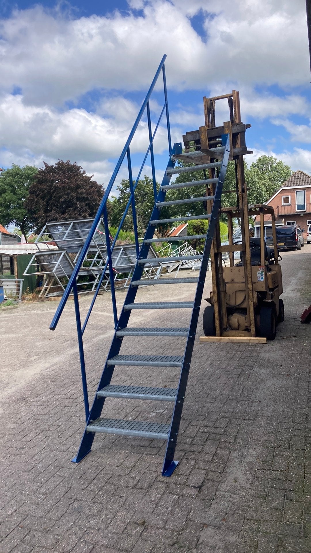 Stalen trap, Doe-het-zelf en Verbouw, Ladders en Trappen, Zo goed als nieuw, 2 tot 4 meter, Ophalen