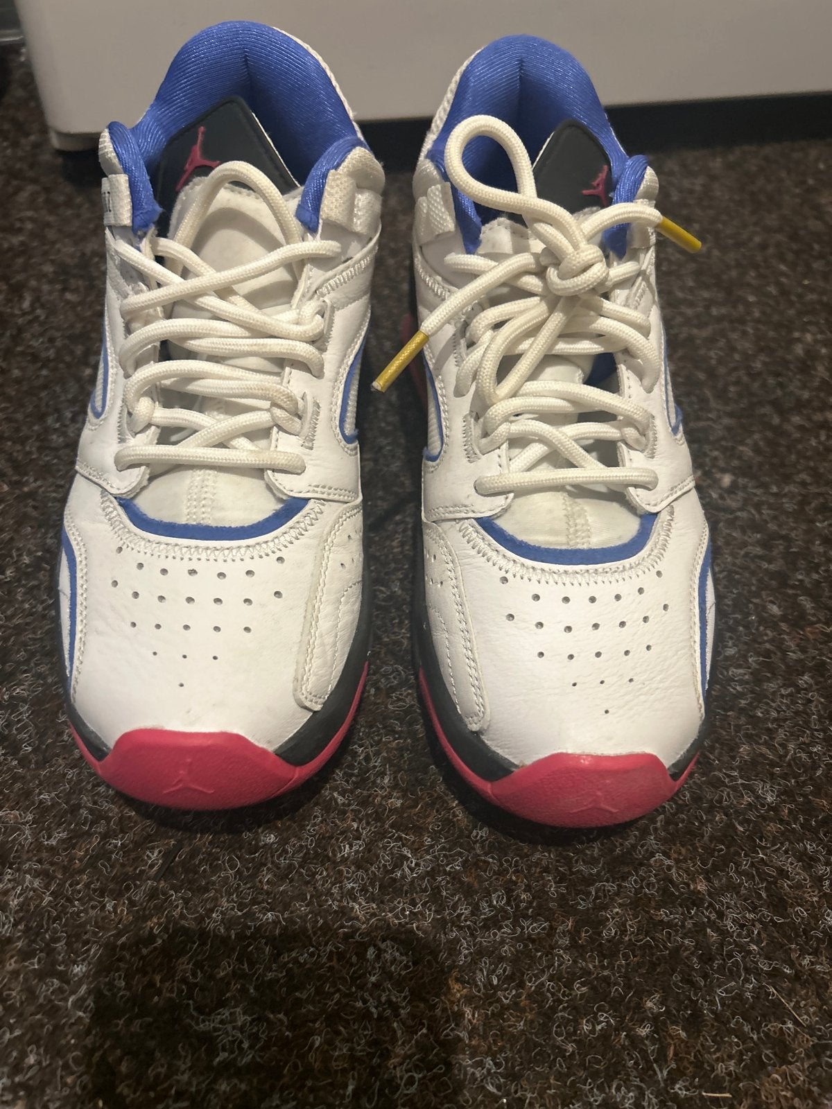 Nike Air Jordan Sneakers - Wit, Blauw, pink, Ophalen of Verzenden, Zo goed als nieuw, Wit, Sneakers of Gympen