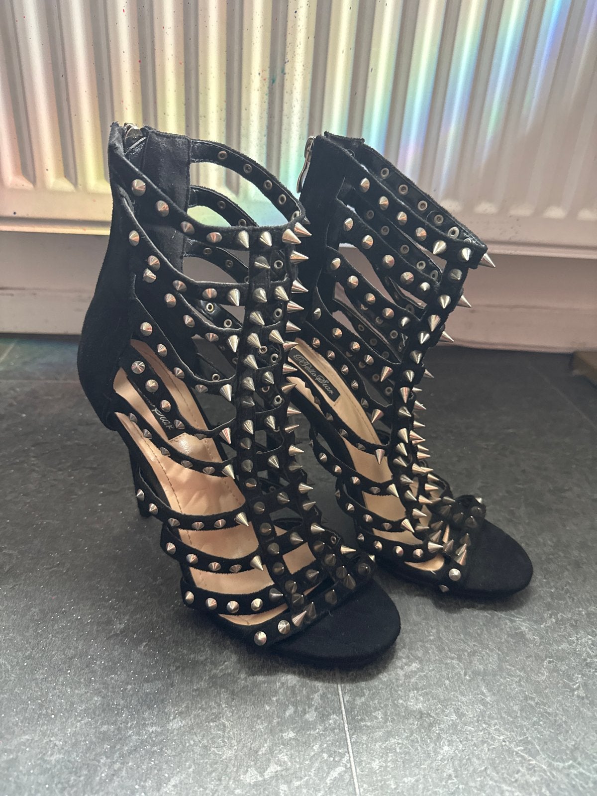 Pleaser Heels - Zwarte Stiletto's met Spikes Maat 40, Kleding | Dames, Schoenen, Zwart, Ophalen of Verzenden, Zo goed als nieuw