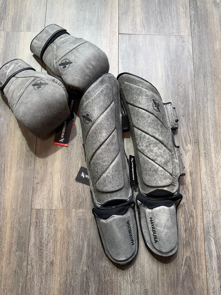 Hayabusa kickbokshandschoenen en scheenbeschermers, Sport en Fitness, Vechtsporten en Zelfverdediging, Overige, Vechtsportbescherming