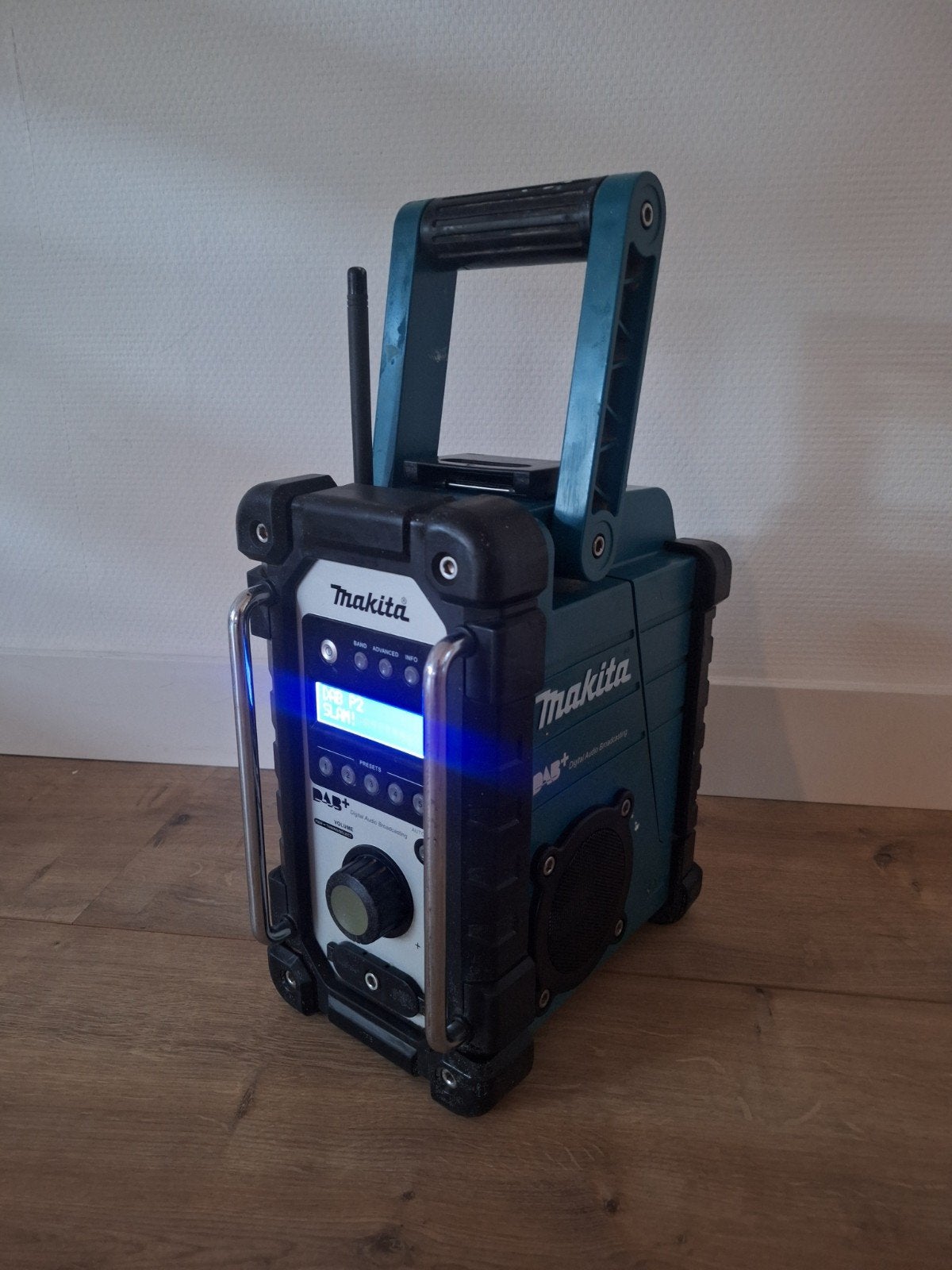 nette Makita Bouwradio DAB+ FM, Audio, Tv en Foto, Radio's, Ophalen of Verzenden, Zo goed als nieuw, Bouwradio