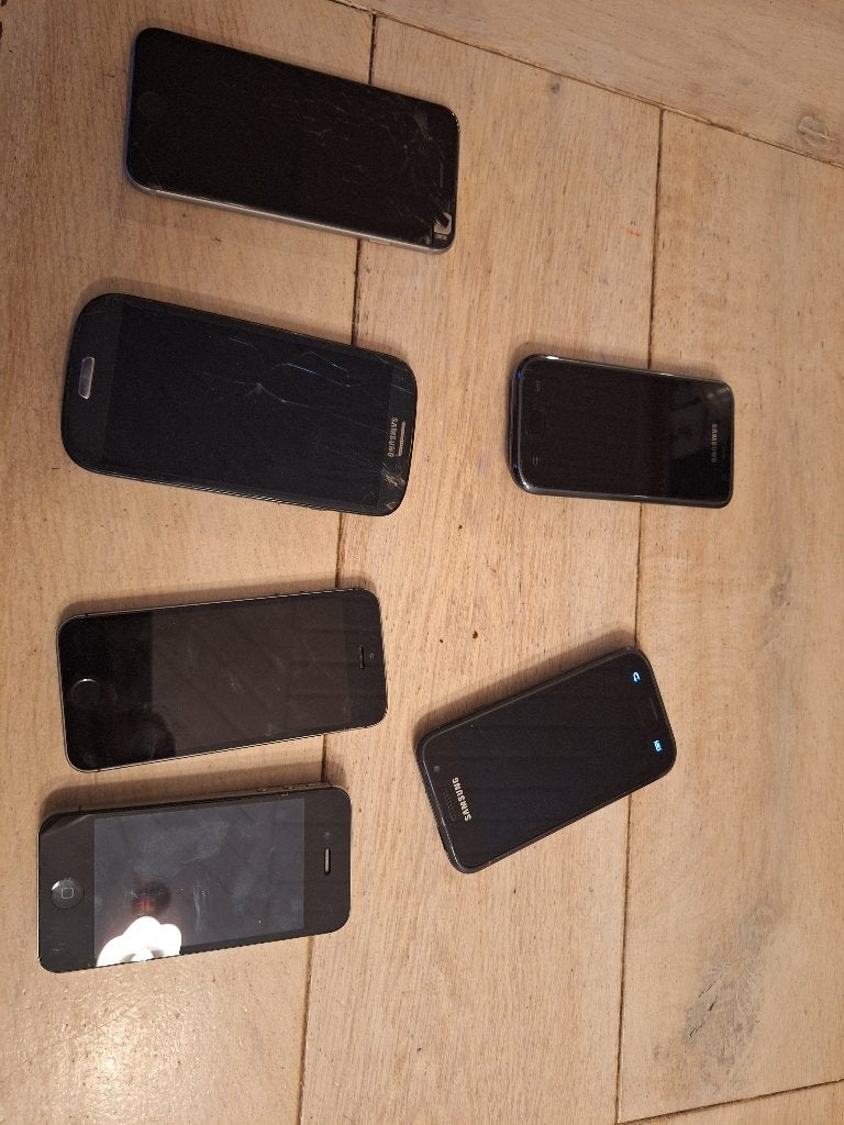 Oude telefoons. Deels werkend, Telecommunicatie, Mobiele telefoons | Overige merken, Ophalen of Verzenden, Geen camera