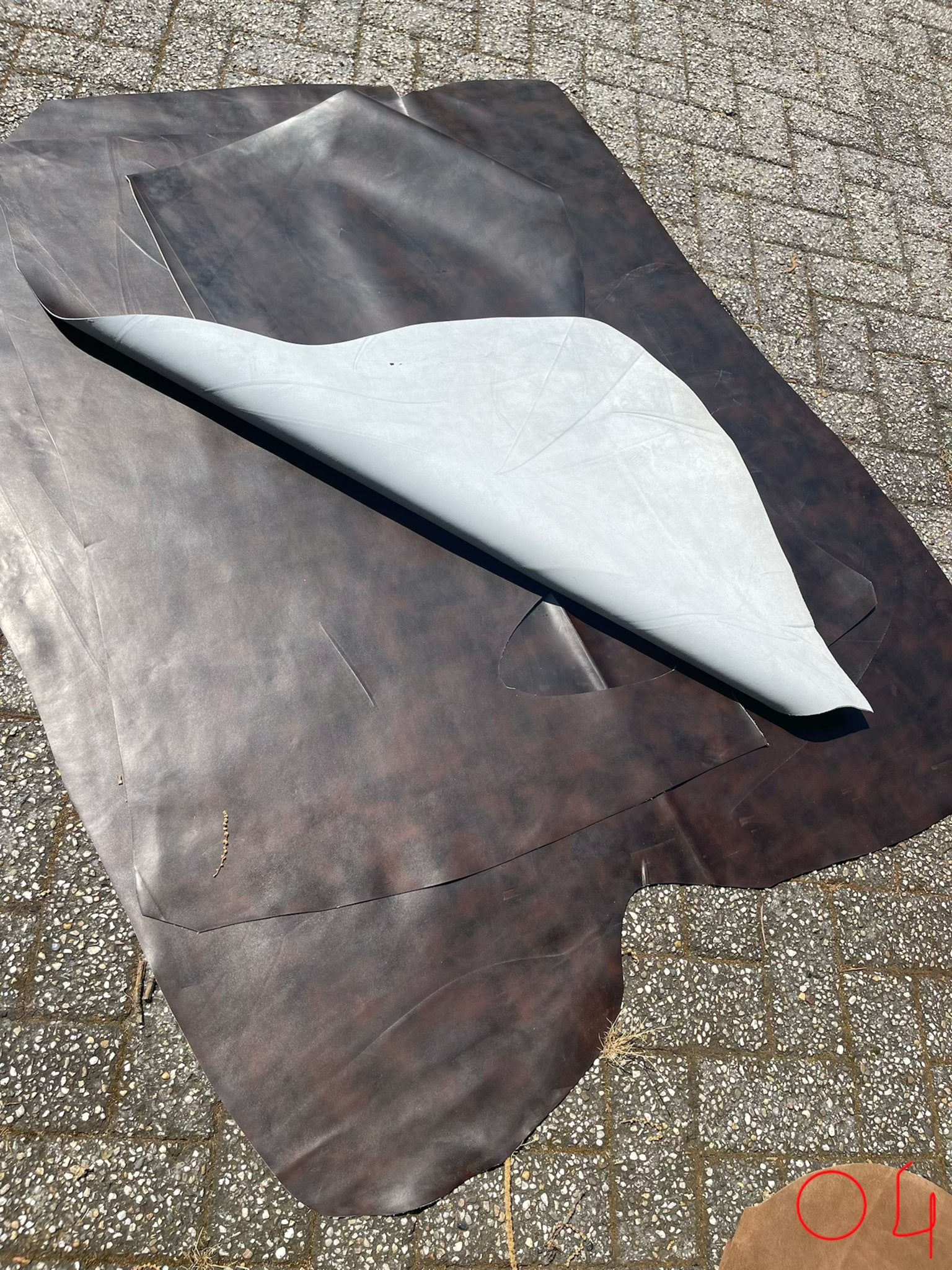 04 - Bruin zwart gevlekt leer ongeveer 3 m2, Meerkleurig, Leer of Kunstleer, Ophalen of Verzenden, Zo goed als nieuw