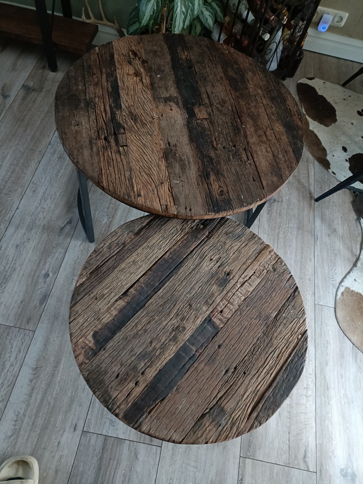 Set van 2 robuuste salontafels, rond, hout en metaal, Overige houtsoorten, 50 – 75, Gebruikt, 50 tot 100 cm