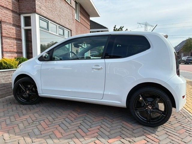 3-DEURS    VW up!     2021    17 inch     luxe uitvoering, 65 pk, Dealer onderhouden, Wit, Handgeschakeld