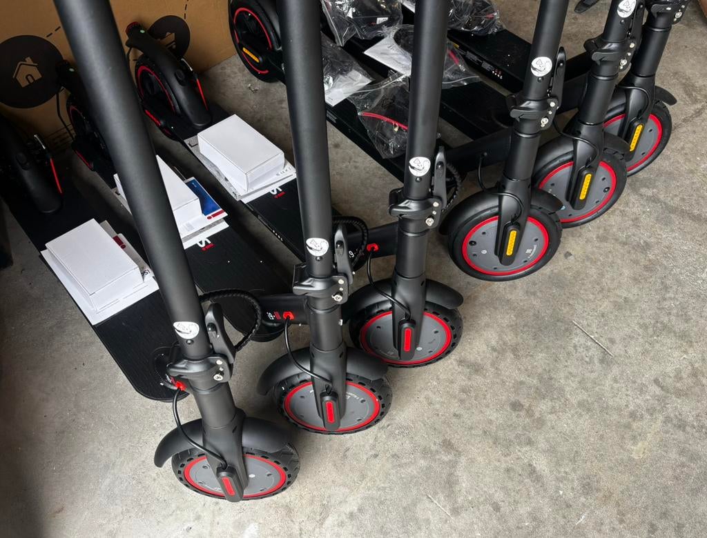 ELECTRISCHE STEPS NIEUW IN DOOS OF RIJKLAAR!! ACTIE, Fietsen en Brommers, Steps, Ophalen of Verzenden, Nieuw, Elektrische step (E-scooter)