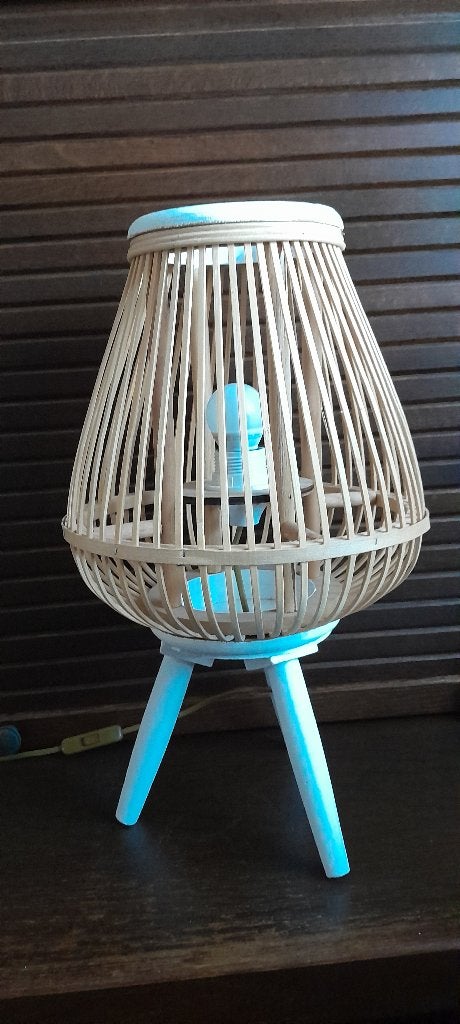 SCHEMER LAMP /HOUT EN RIET, Huis en Inrichting, Lampen | Tafellampen, Ophalen, Zo goed als nieuw, Hout