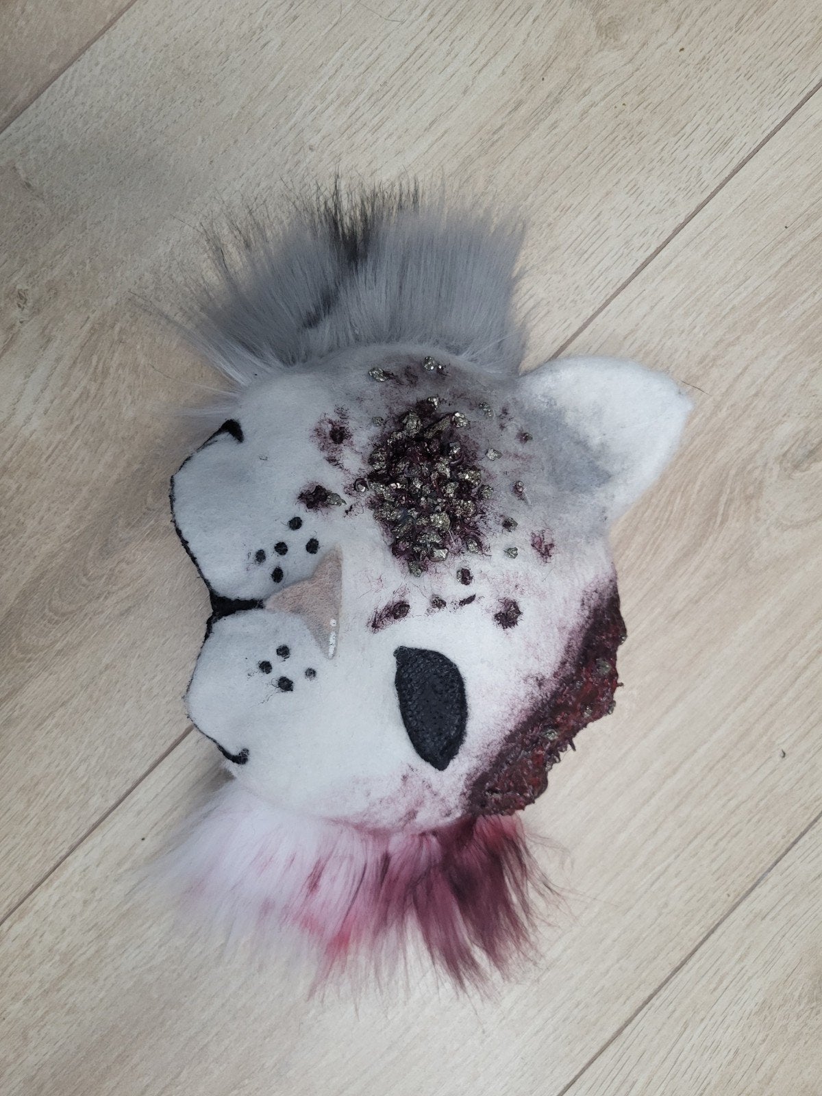 (Therian) Grijze/Witte Kattenmasker met Nep Gore, Handgemaakt, Nieuw, Ophalen of Verzenden, Grijs