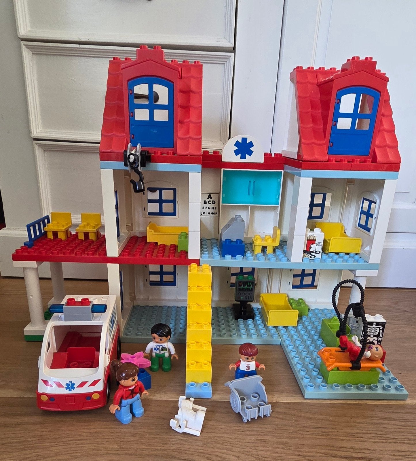 Duplo Ziekenhuis set 5795 met ambulance en figuren, Ophalen of Verzenden, Gebruikt, Overige merken