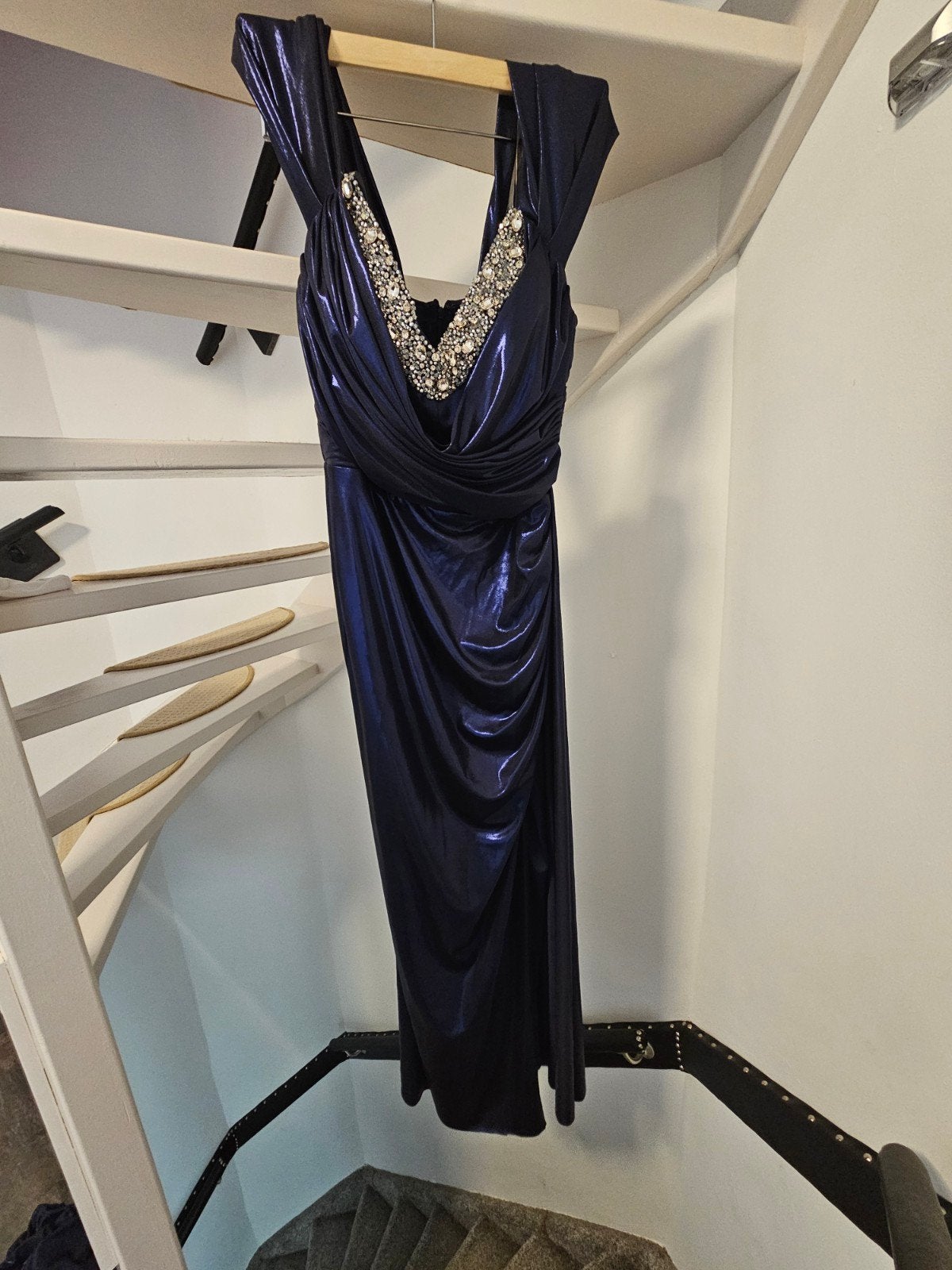 Prachtige avondjurk met glitter en steentjes - Maat M, Maat 38/40 (M), Blauw, Ophalen of Verzenden, Onder de knie