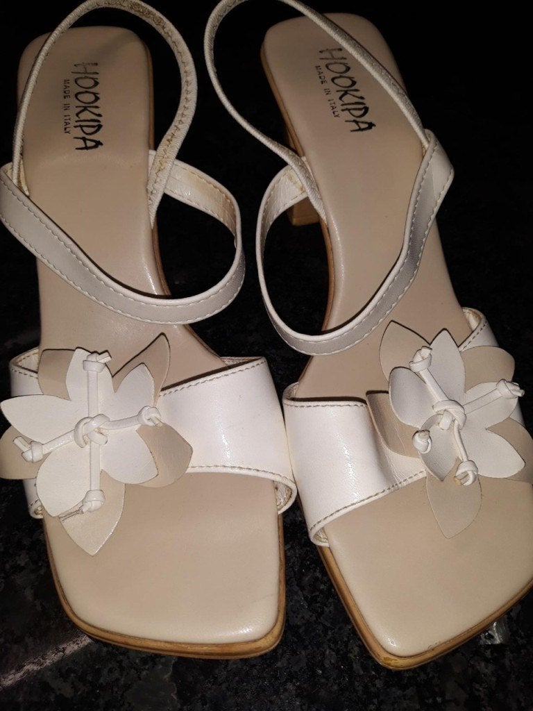 DAMES SCHOENEN. DE OPEN SCHOENEN MT. 38 ZIJN NIEUW. LAKSCHOE, Kleding | Dames, Schoenen, Ophalen of Verzenden, Nieuw, Overige kleuren