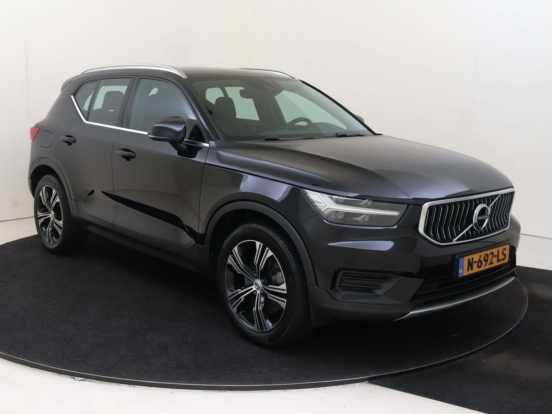 Volvo XC40 1.5 T5 Recharge Inscription Expression | achterop, Auto's, Volvo, Stof, Euro 6, 1712 kg, Zwart