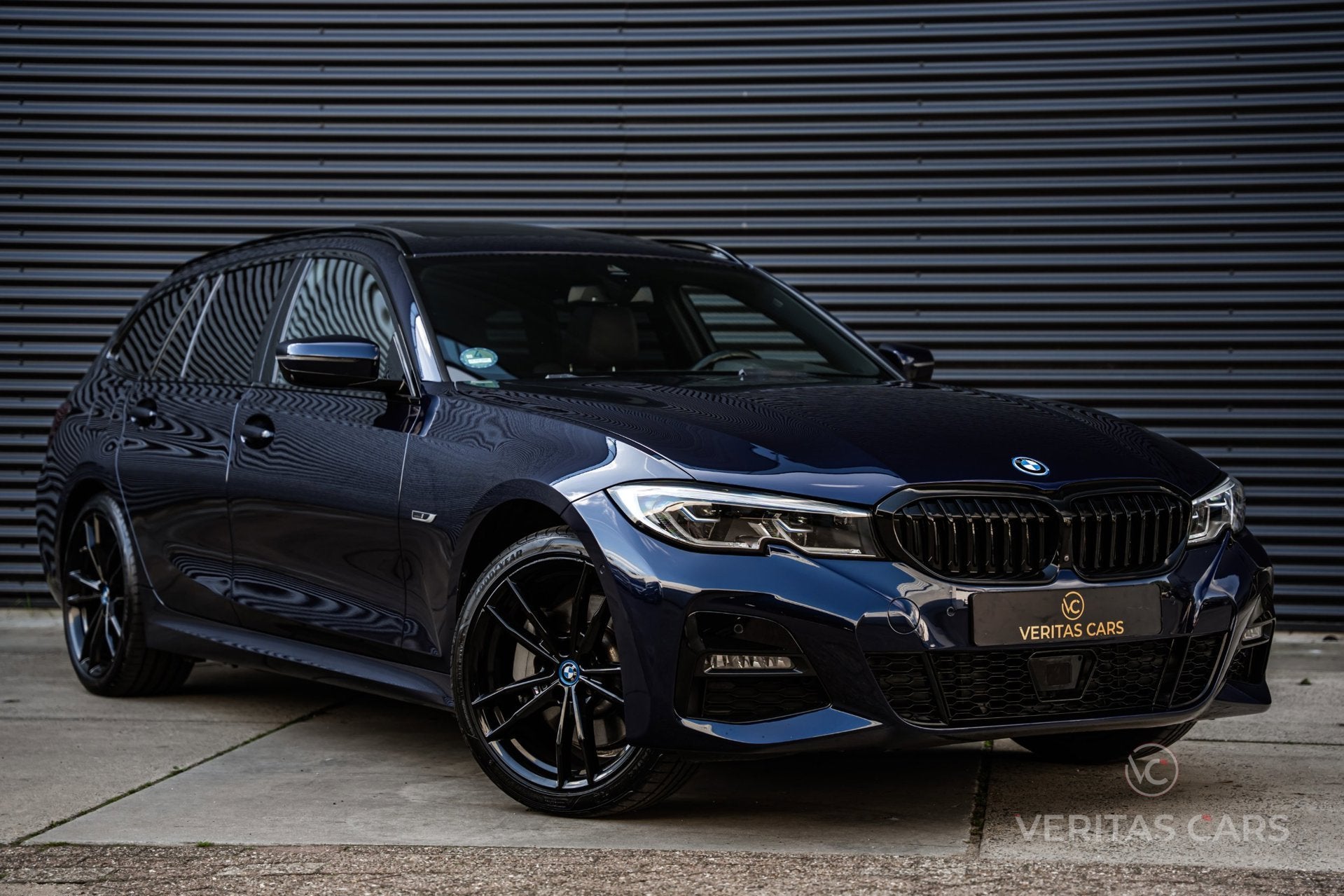 BMW 3-serie Touring 330e xDrive M-Pakket 292PK|Pano|360°|HU, Auto's, 1998 cc, Gebruikt, Euro 6, 4 cilinders