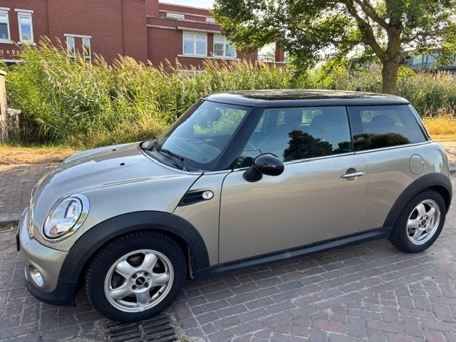 Mini 1.6 ONE 2011 Sparkling Bronze Metallic, Auto's, Voorwielaandrijving, 40 €/maand, 4 stoelen, Leder en Stof