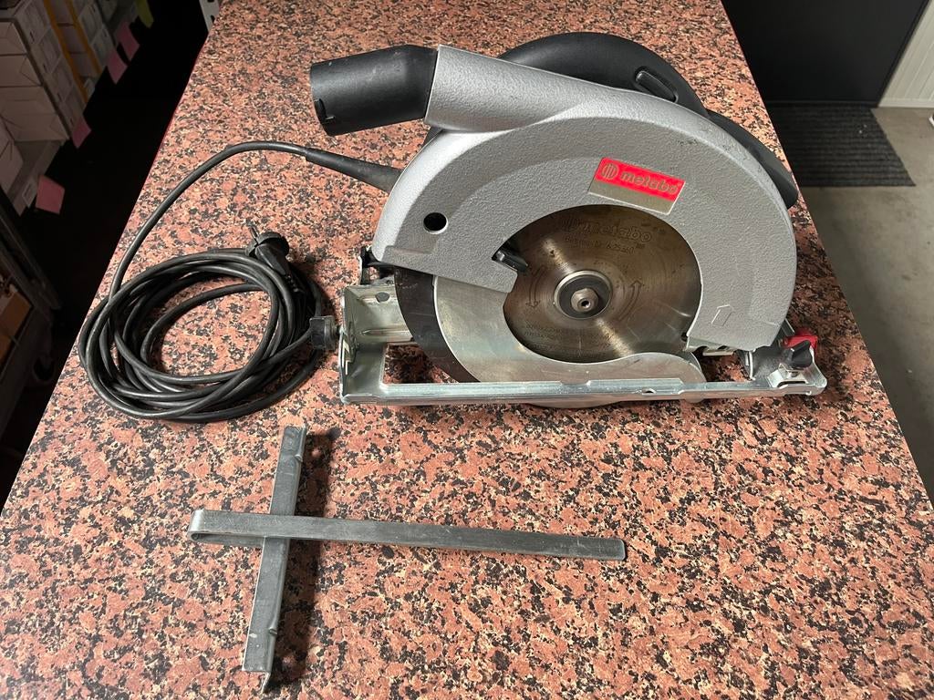 Metabo KS66 cirkelzaag past op geleiderail, Doe-het-zelf en Verbouw, Cirkelzaag, Ophalen of Verzenden, Zo goed als nieuw, 30 tot 70 mm
