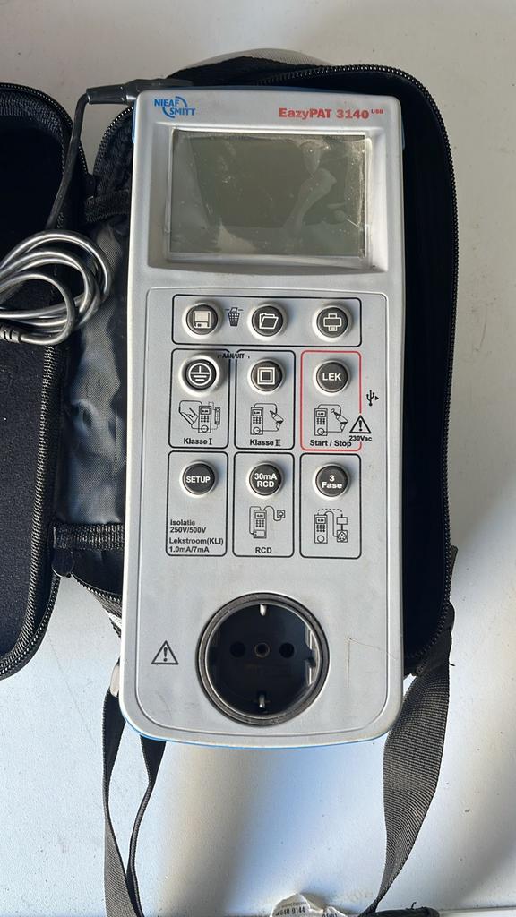Nieuwstaat Nieaf-Smitt EazyPAT 3140 USB NEN3140 Tester, Doe-het-zelf en Verbouw, Meetapparatuur, Ophalen of Verzenden, Zo goed als nieuw