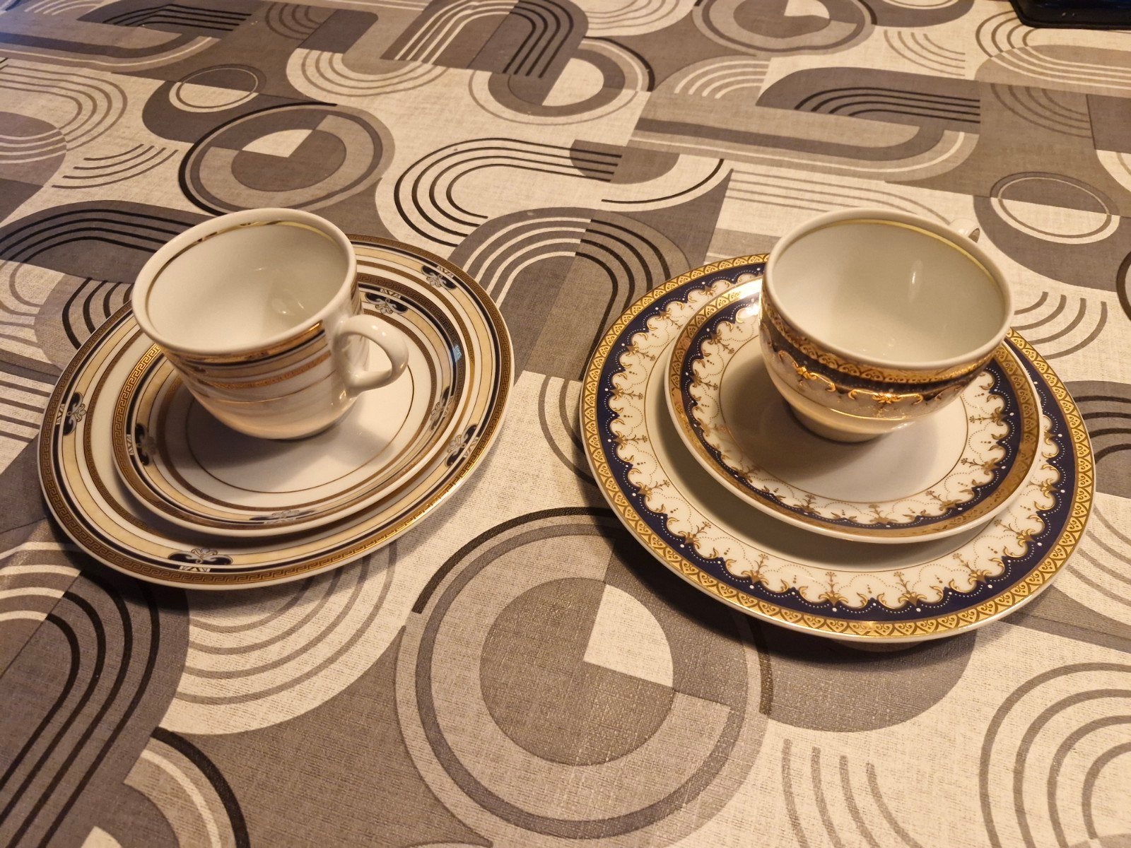 vintage of klassiek porseleinen kop-en-schotelset, Ophalen