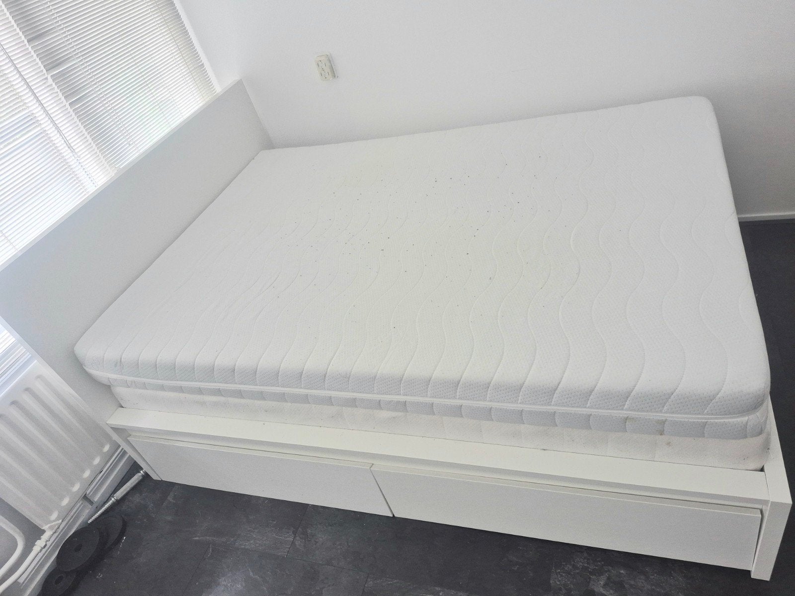 NIEUW IKEA 2 PERSOONS BED, Ophalen, Wit, Tweepersoons, Zo goed als nieuw