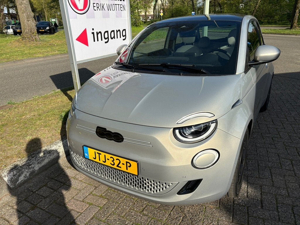 Fiat 500 Giorgio Armani Edition 42 kWh, Auto's, Fiat, Gebruikt, 118 pk, Bruin, 4 stoelen