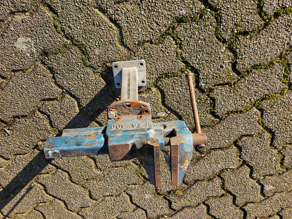 Heuer bankschroef, Doe-het-zelf en Verbouw, Ophalen of Verzenden, Gebruikt