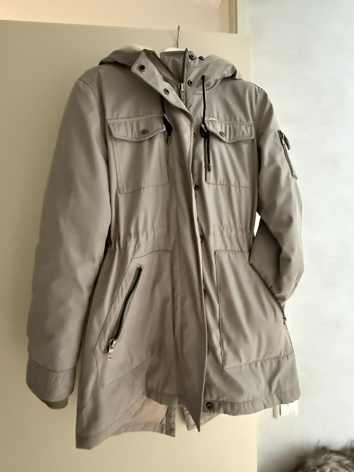 Khujo winterjas XL, Ophalen of Verzenden, Zo goed als nieuw, Maat 46/48 (XL) of groter, Beige