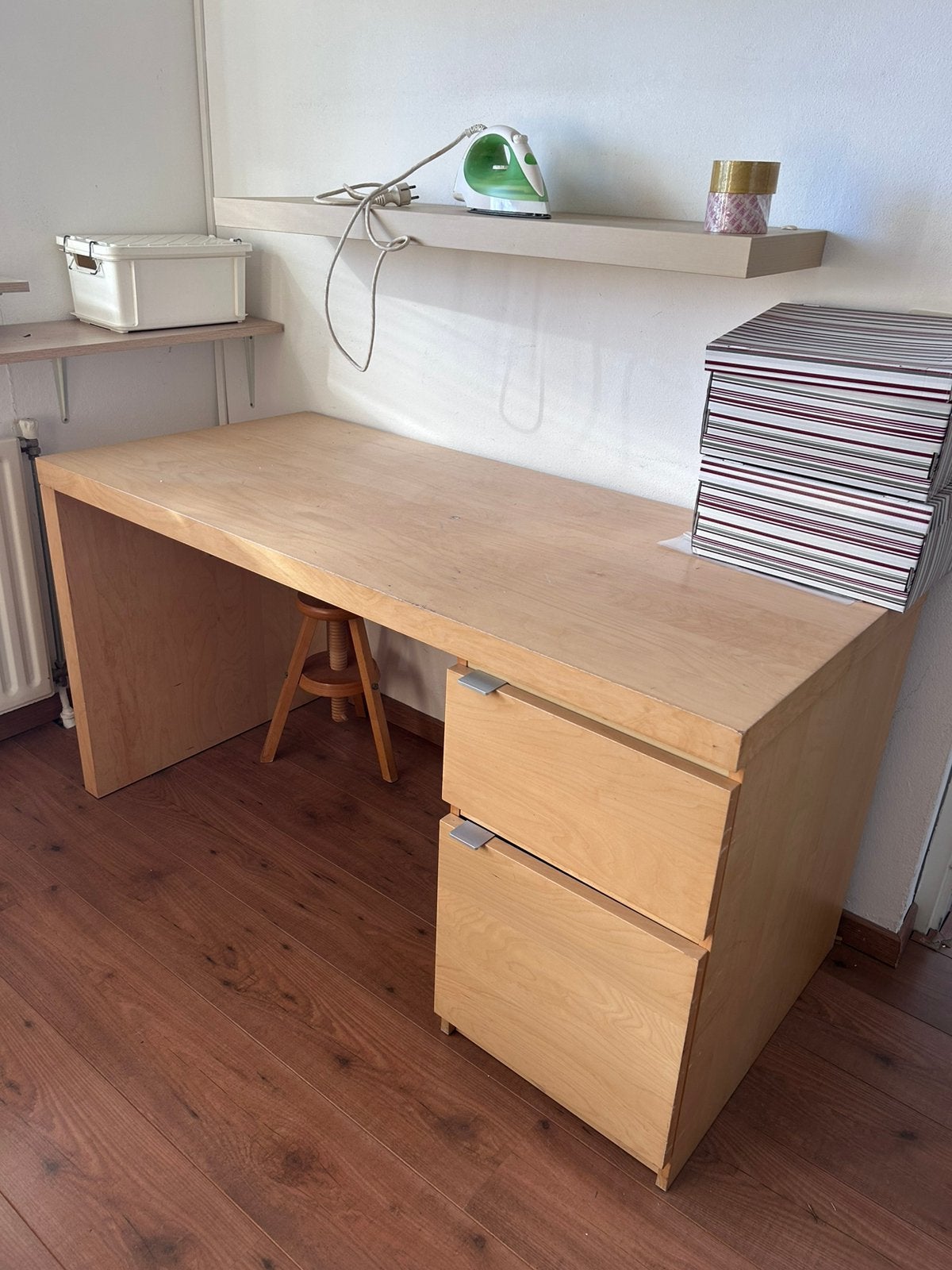 Malm bureau Ikea in eikenkleur- gebruikt, Huis en Inrichting, Bureaus, Natuurlijk, Ophalen, Gebruikt, IKEA