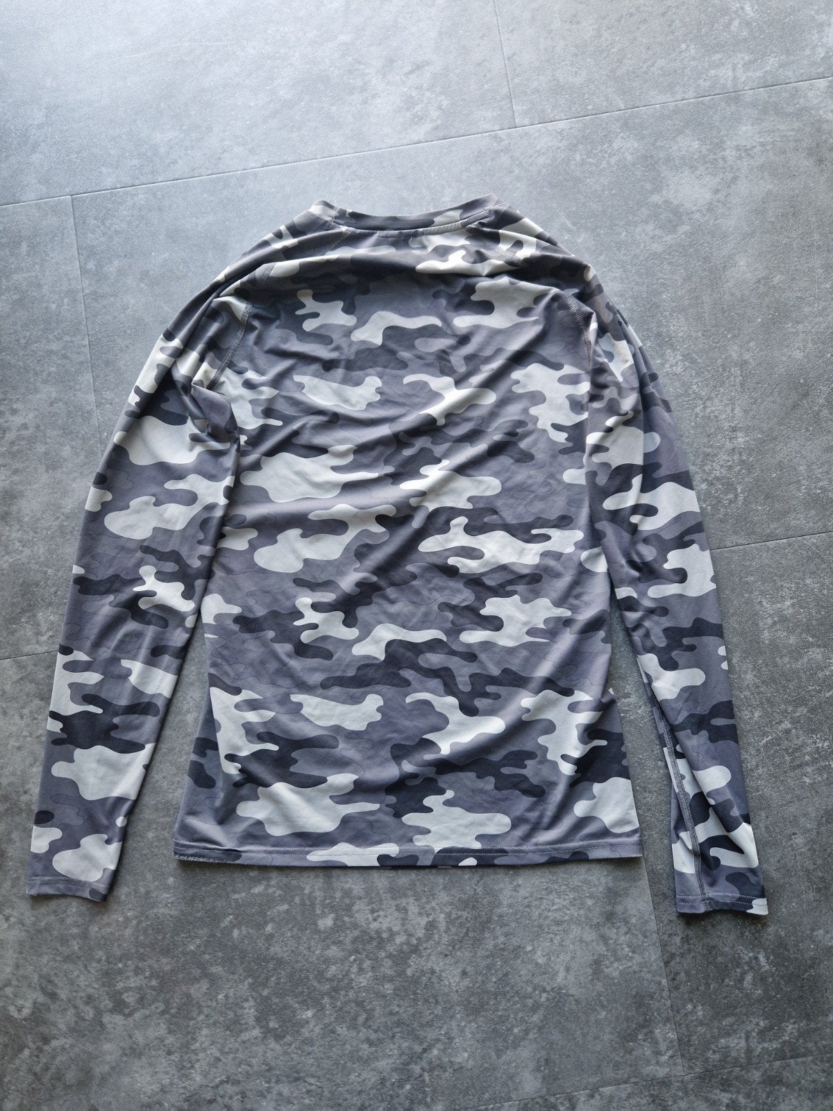 Gymshark sportshirt lange mouwen camouflage maat M, Fitness, Gymshark, Ophalen of Verzenden, Zo goed als nieuw