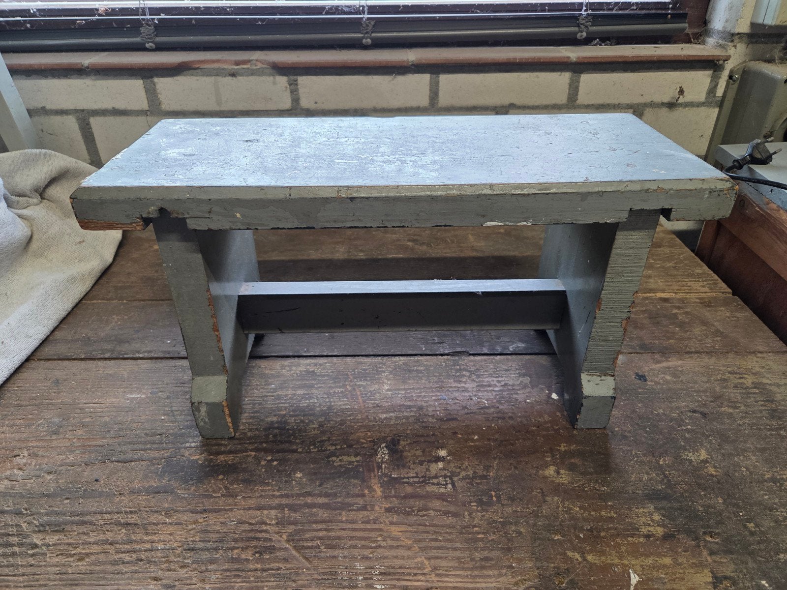 Vintage houten krukje - grijs geverfd, Ophalen of Verzenden, Gebruikt, Hout