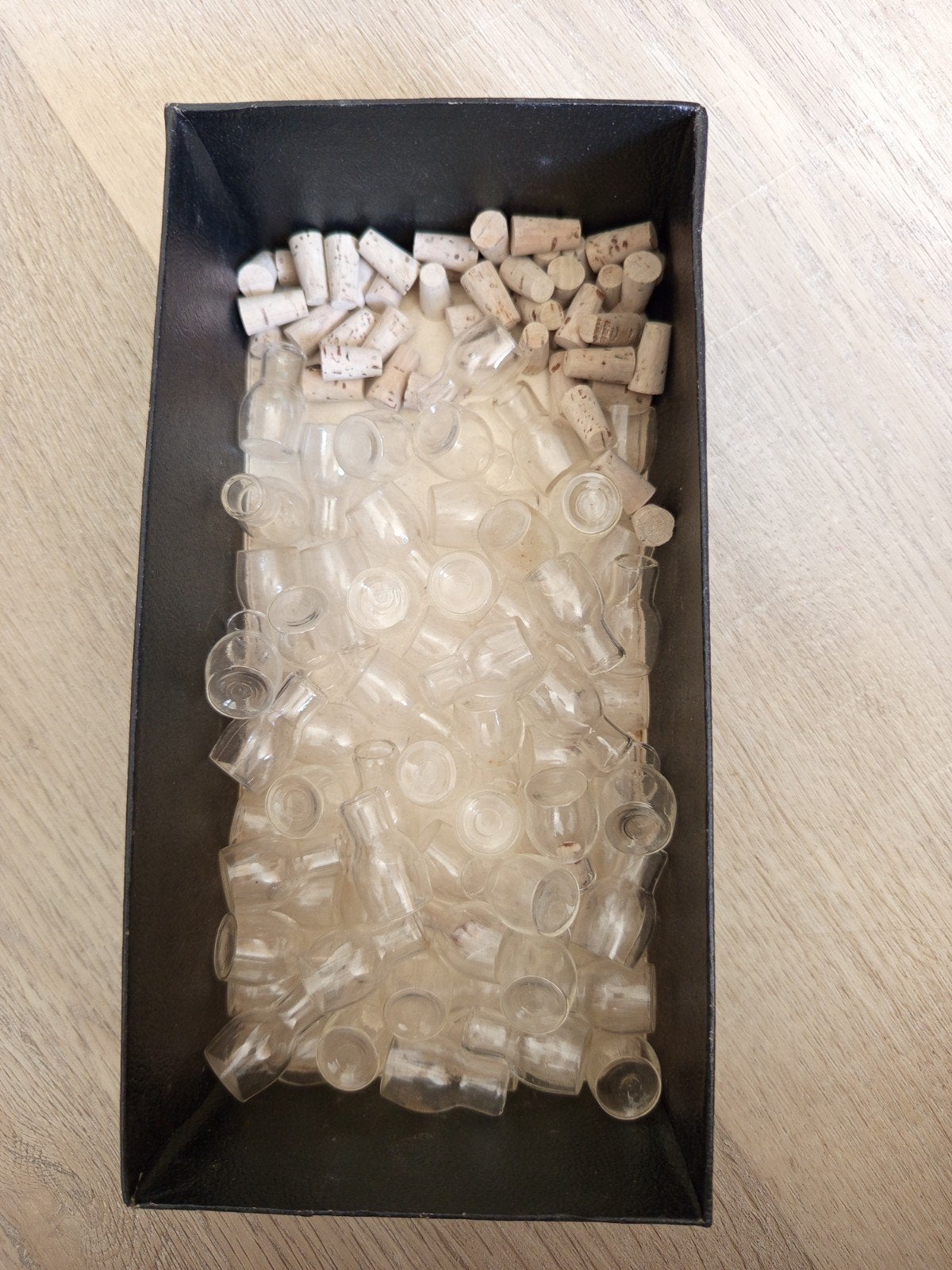 Miniatuur glazen flesjes met kurkjes, Verzamelen, Ophalen of Verzenden, Gebruikt