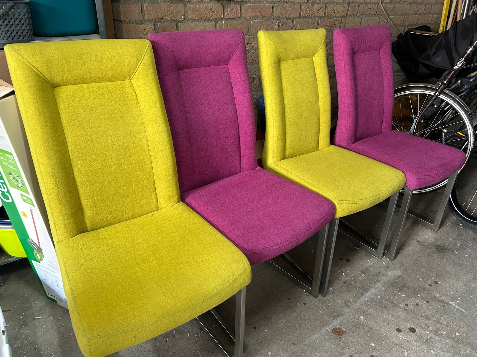 4x Henders en Hazel eetkamerstoel Type Malene Roze en geel., Overige kleuren, Ophalen of Verzenden, Zo goed als nieuw, Modern