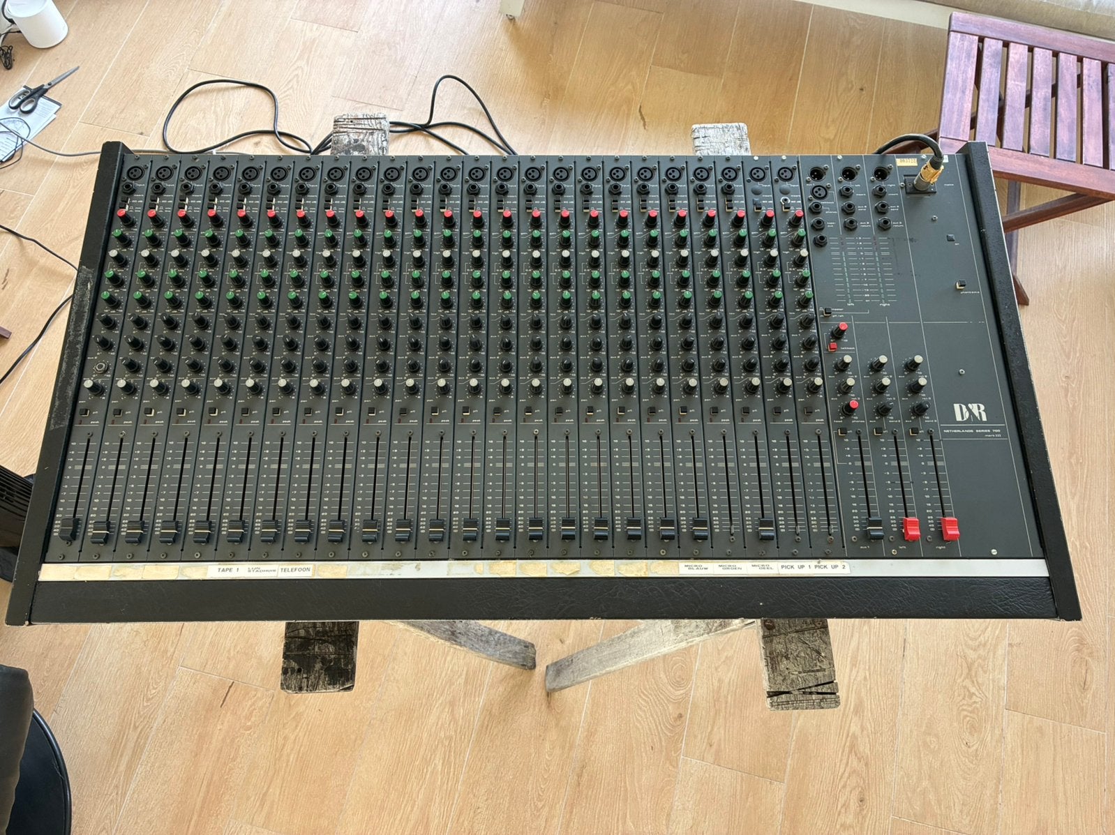 24 kanaals mengtafel d&r series 700 mk3, Ophalen, Gebruikt, 20 kanalen of meer, Microfooningang