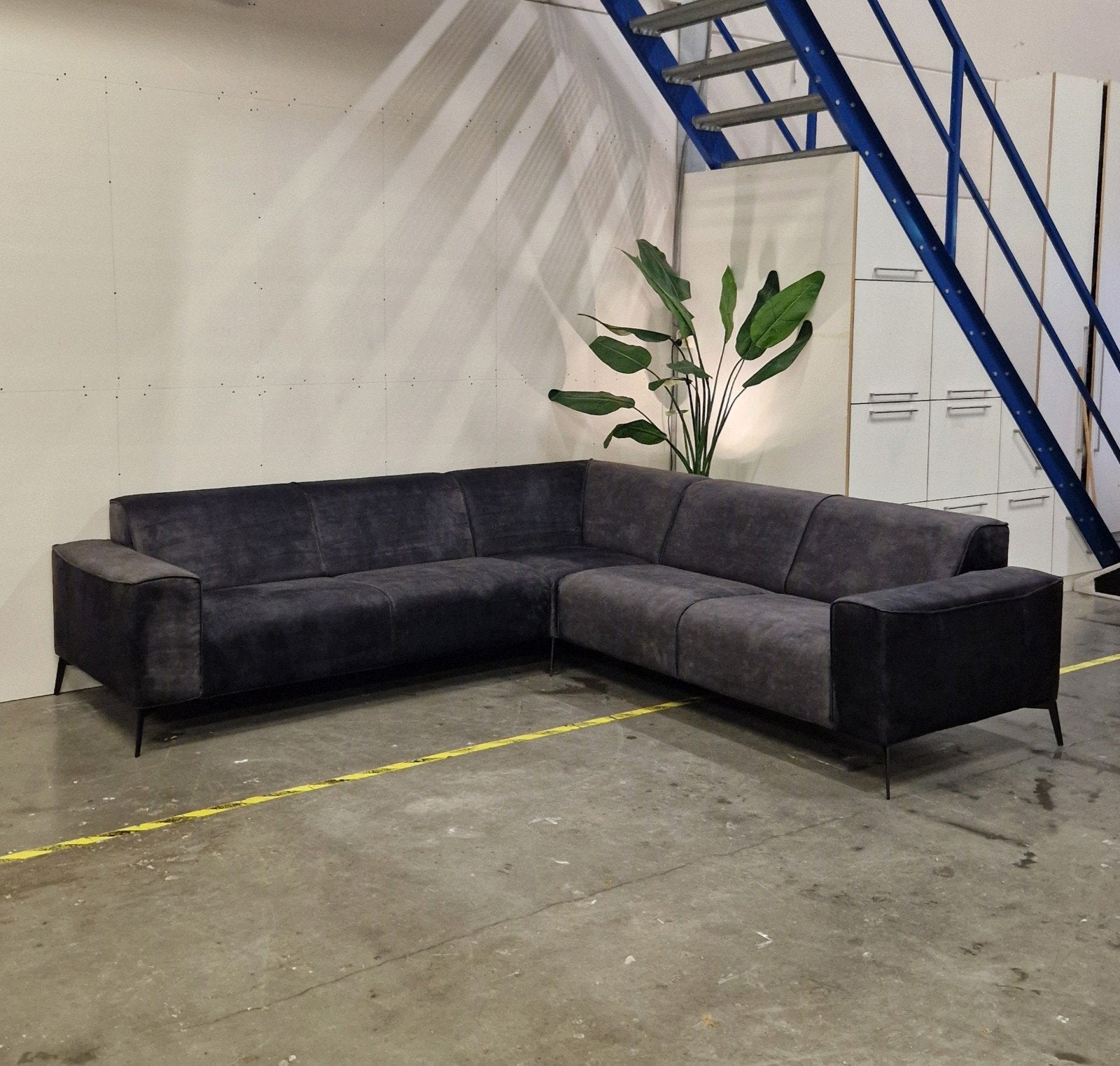 Modern Hoekbank 270x270 cm – Zo Goed Als Nieuw – Donkergrijs