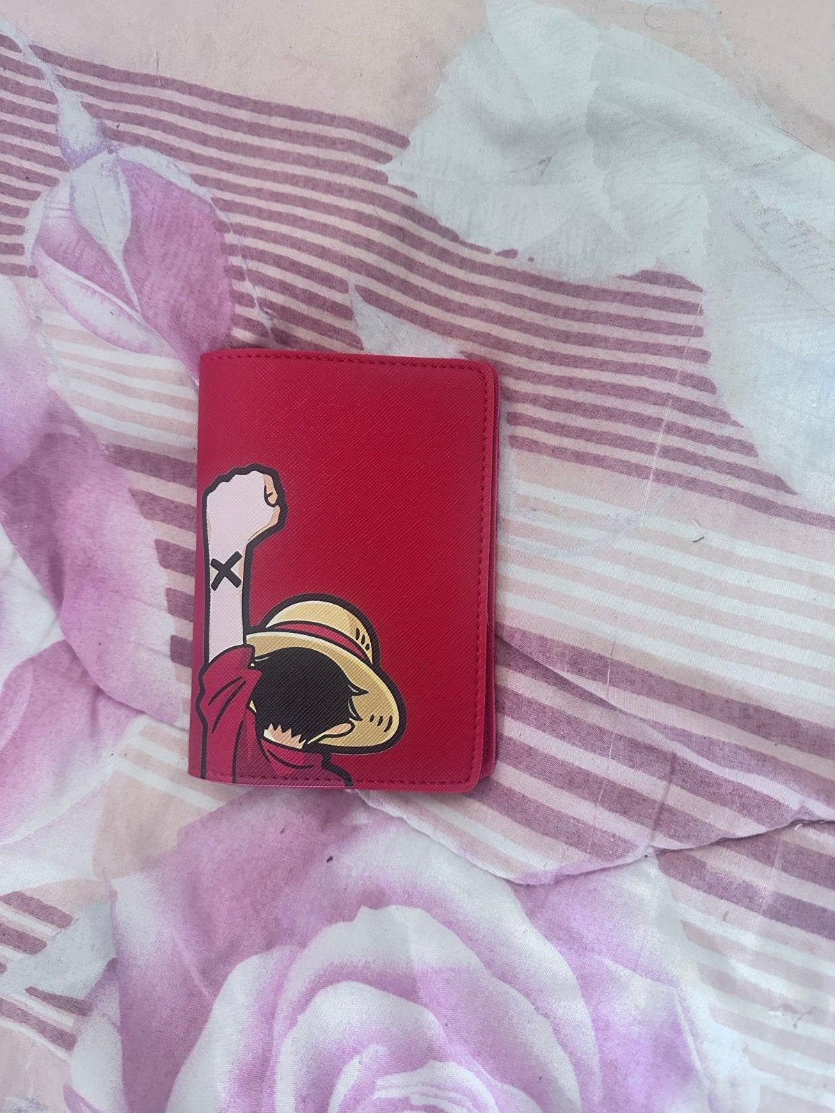 One Piece Luffy Paspoorthoesje Rood, Sieraden, Tassen en Uiterlijk, Portemonnees, Ophalen of Verzenden, Zo goed als nieuw, Rood