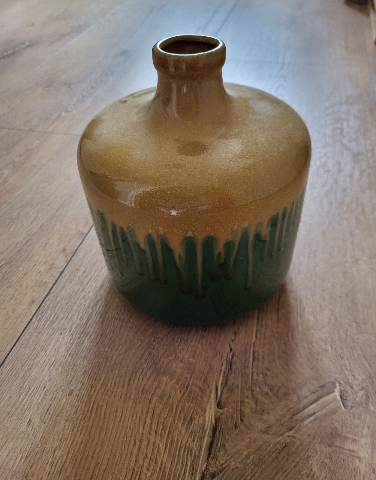 Mooie okergeel met groene vaas, Huis en Inrichting, 23 cm, Ophalen of Verzenden, Zo goed als nieuw, Geschikt voor droogbloemen