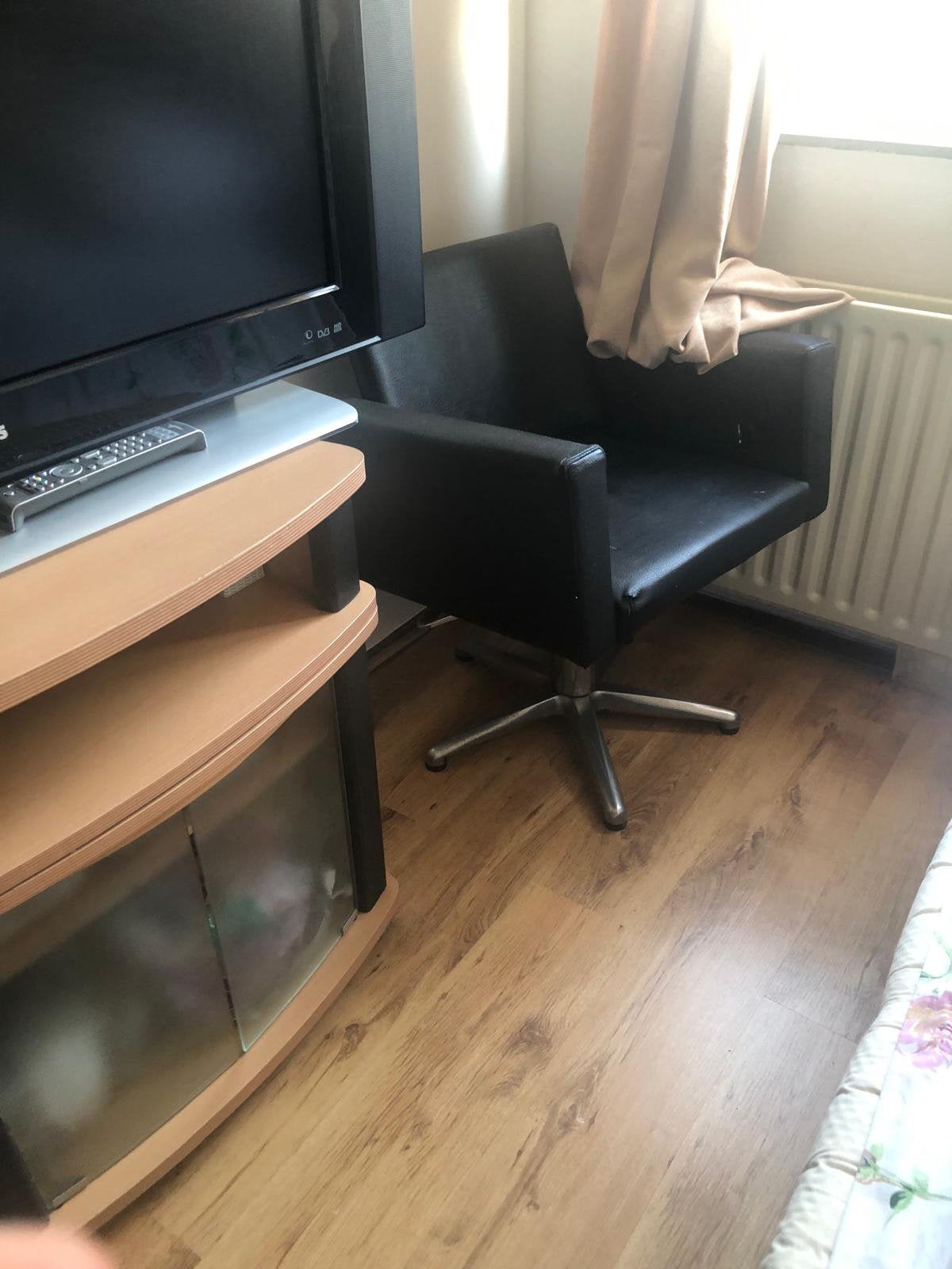 8 kapperstoelen, Ophalen